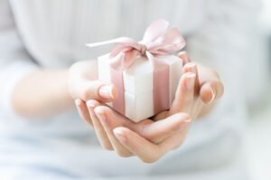 Can You Gift Vapes to a Smoker?